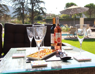 Provence bicycle tours - Aperitive on the Terrace.