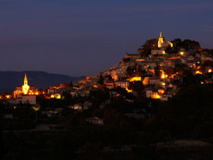 Provence cycling holidays - Bonnieux by night.